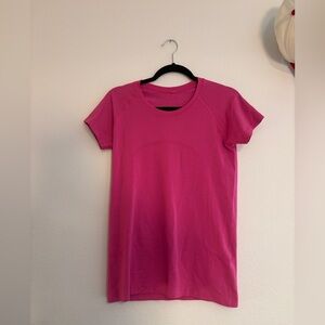 lululemon athletica Fuchsia Short Sleeve Tee
